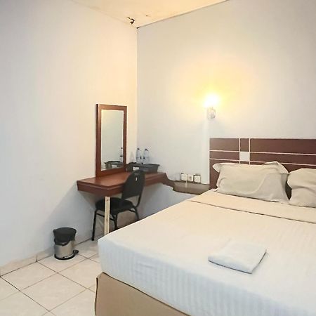 Urbanview Trisula Hotel Makassar Eksteriør bilde