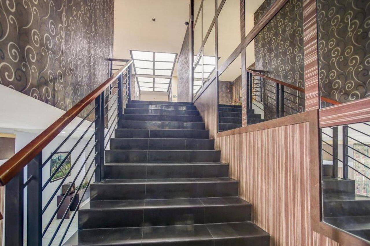 Urbanview Trisula Hotel Makassar Eksteriør bilde