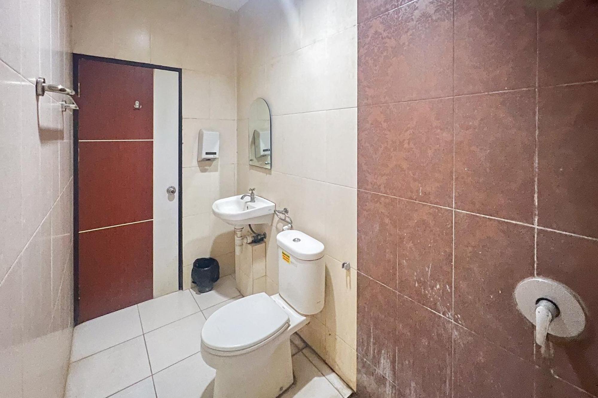 Urbanview Trisula Hotel Makassar Eksteriør bilde