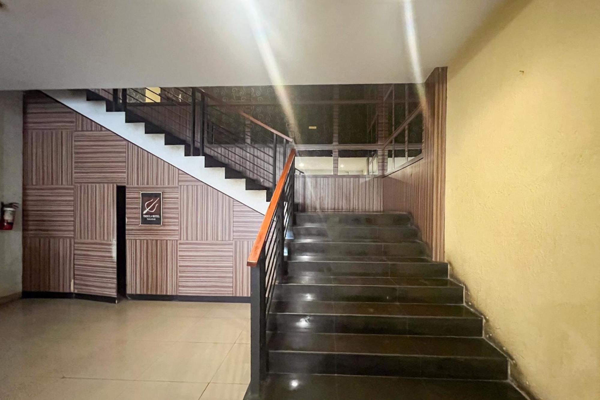 Urbanview Trisula Hotel Makassar Eksteriør bilde