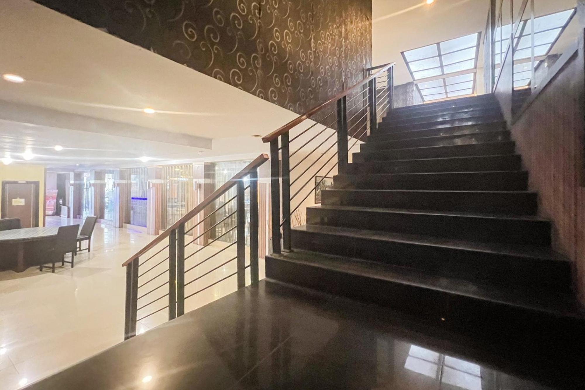 Urbanview Trisula Hotel Makassar Eksteriør bilde