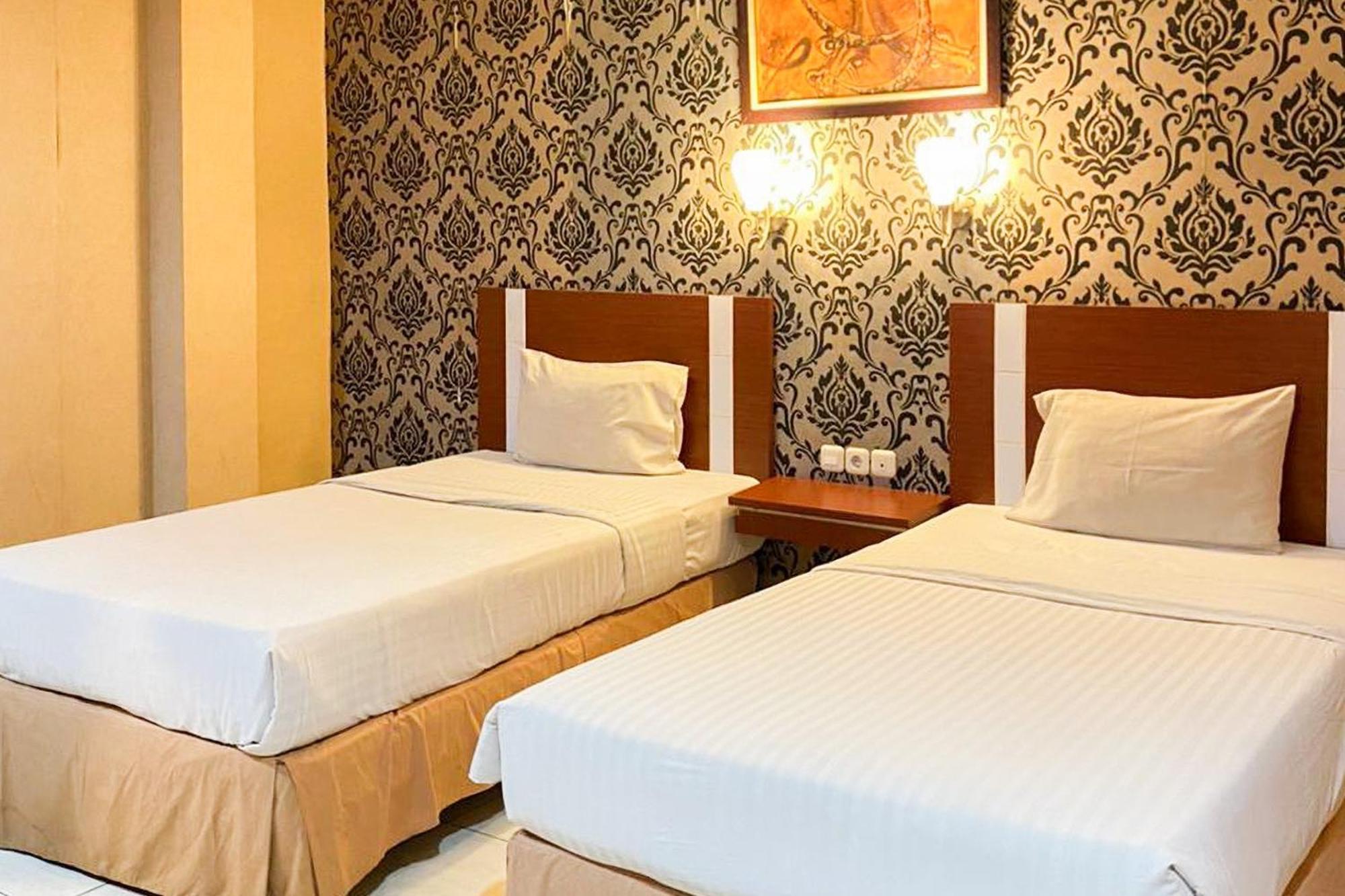 Urbanview Trisula Hotel Makassar Eksteriør bilde