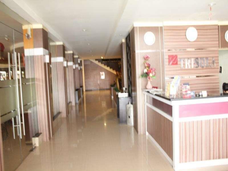 Urbanview Trisula Hotel Makassar Eksteriør bilde