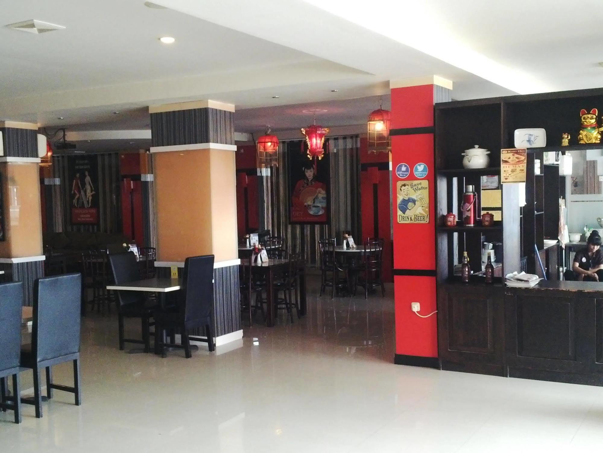 Urbanview Trisula Hotel Makassar Eksteriør bilde