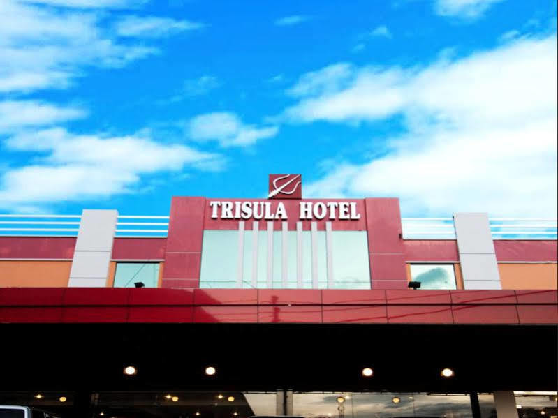 Urbanview Trisula Hotel Makassar Eksteriør bilde