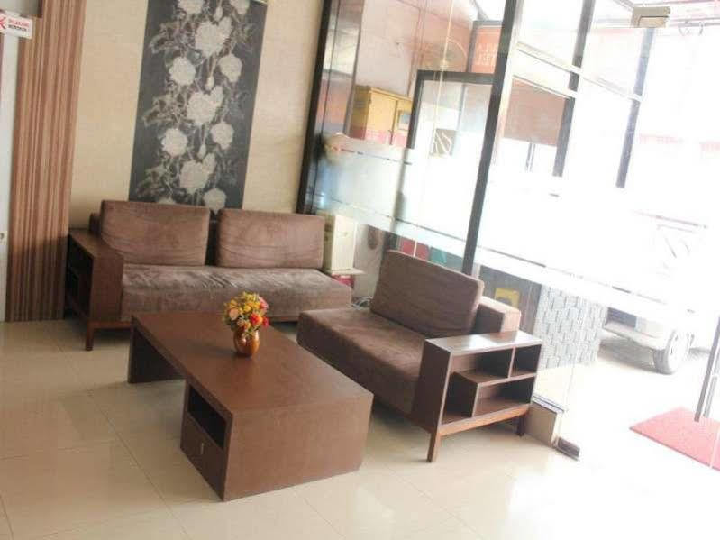 Urbanview Trisula Hotel Makassar Eksteriør bilde
